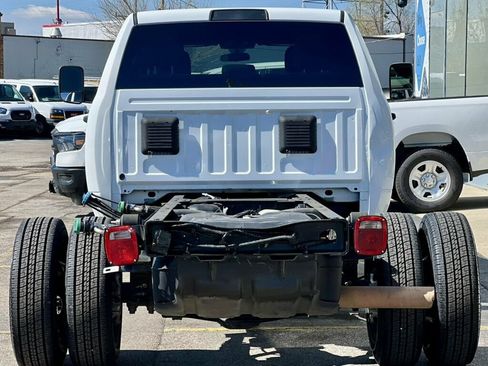 Used 2022 RAM 3500 Tradesman w/ Chrome Appearance Group AWD/4WD image 5