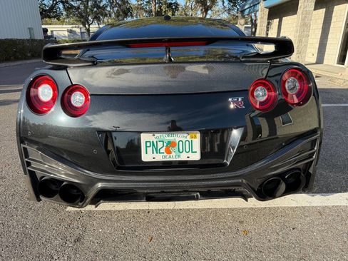 Used 2018 Nissan GT-R Premium image 5