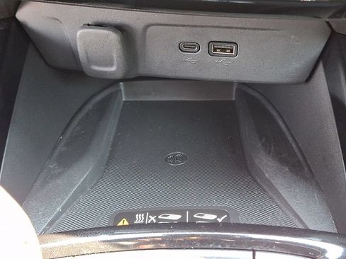 Used 2024 Chevrolet Trax RS w/ Sunroof Package FWD image 29