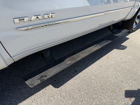 Used 2022 RAM 1500 Limited w/ Body Color Bumper Group AWD/4WD image 11