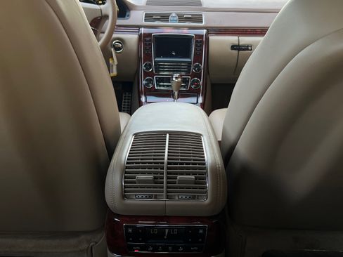 Used 2004 Maybach 57 image 19
