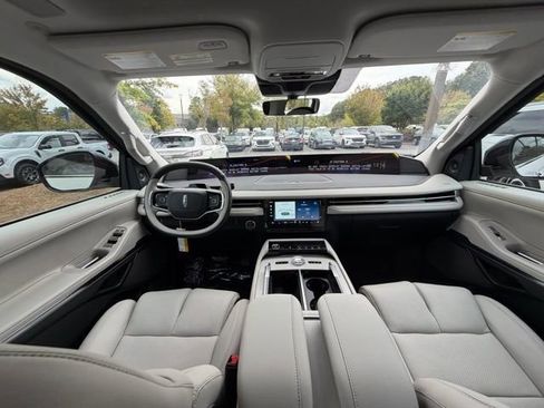 New 2025 Lincoln Navigator L Reserve image 5