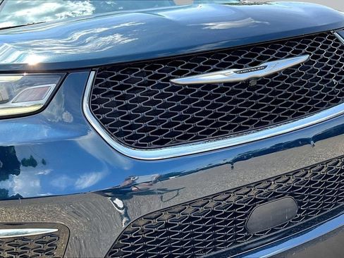 Used 2023 Chrysler Pacifica Touring-L FWD image 30