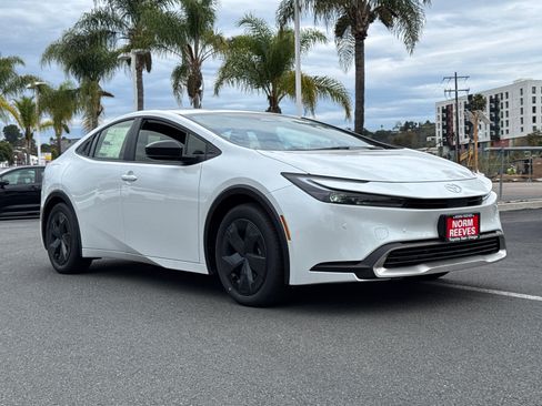 New 2026 Toyota Prius Plug-In Hybrid image 4