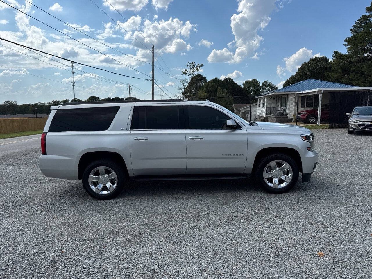 Used 2017 Chevrolet Suburban LT w/ Luxury Package RWD image 6
