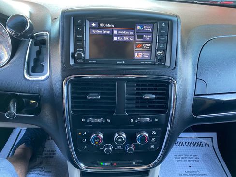 Used 2020 Dodge Grand Caravan SXT image 22