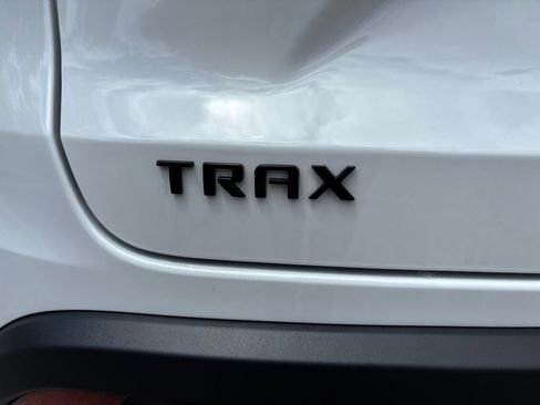 Used 2025 Chevrolet Trax RS FWD image 10