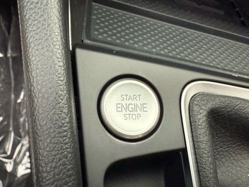 New 2026 Volkswagen Jetta SE w/ Black Wheel Package FWD image 32