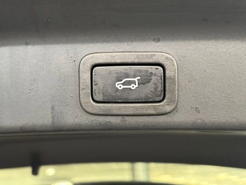 Used 2021 Jaguar F-PACE S image 40