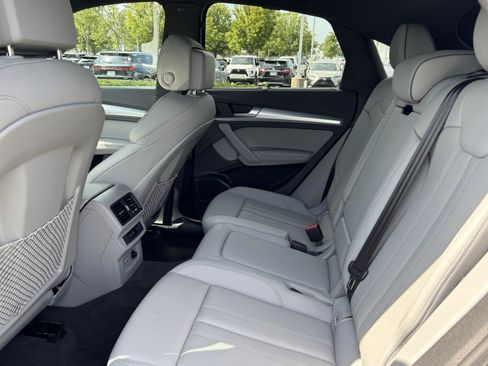 Used 2024 Audi Q5 2.0T Premium Plus w/ Premium Plus Package AWD/4WD image 32