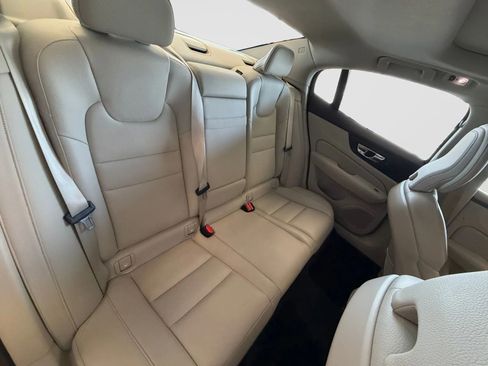 Used 2021 Volvo S60 T6 Momentum image 16