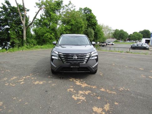 Used 2025 Nissan Rogue SV AWD/4WD image 9