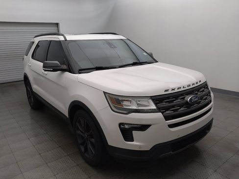 Used 2018 Ford Explorer XLT w/ Equipment Group 202A FWD image 13