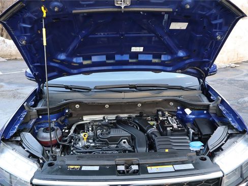 Certified 2022 Volkswagen Taos SE image 10