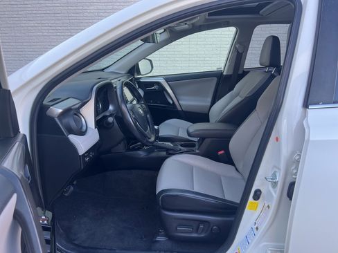 Used 2016 Toyota RAV4 Limited image 8