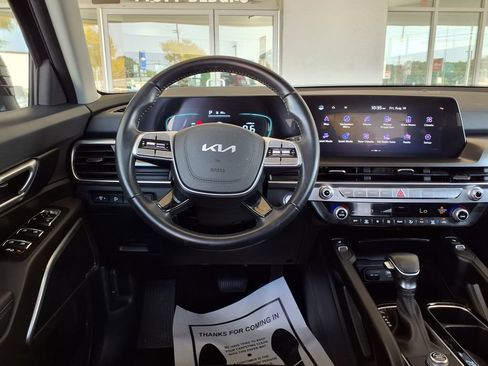 Used 2025 Kia Telluride S FWD image 17
