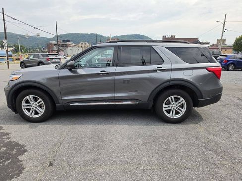 Used 2023 Ford Explorer XLT AWD/4WD image 7