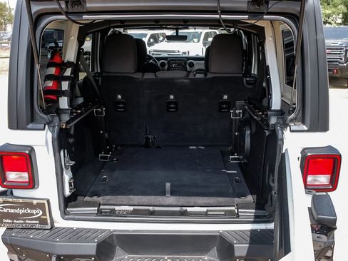 Used 2018 Jeep Wrangler Unlimited Sahara image 58