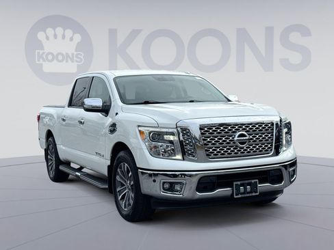 Used 2017 Nissan Titan SL image 10