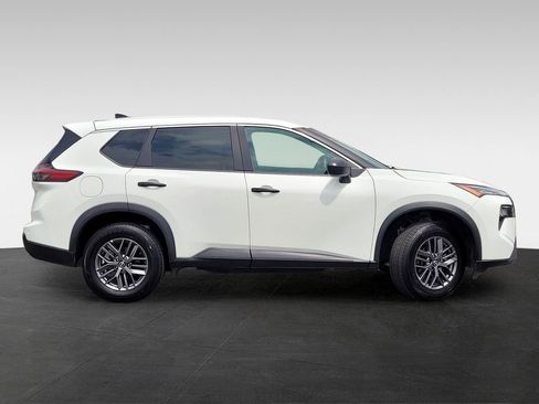 Used 2024 Nissan Rogue S AWD/4WD image 3