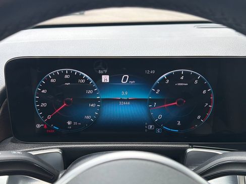 Used 2022 Mercedes-Benz GLB 250 w/ Premium Package image 23