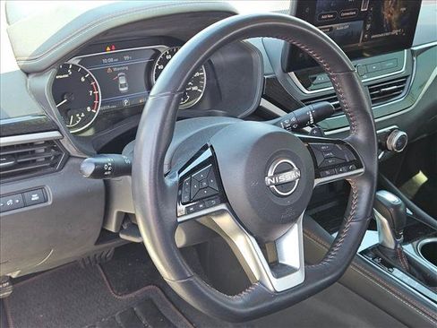 Used 2024 Nissan Altima 2.5 SR w/ SR Premium Package FWD image 9