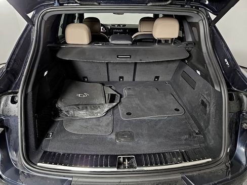 Used 2025 Porsche Cayenne Base image 31