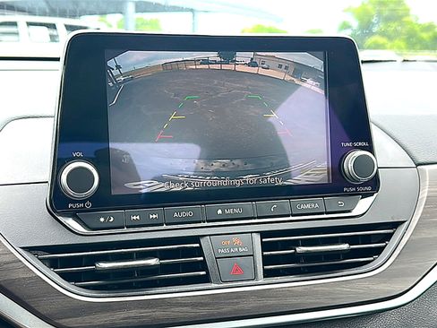 Used 2025 Nissan Altima 2.5 SV FWD image 32