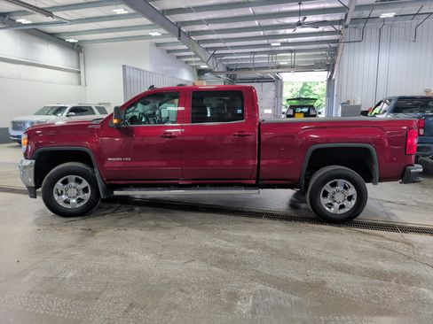 Used 2019 GMC Sierra 2500 SLE w/ SLE Preferred Package AWD/4WD image 5