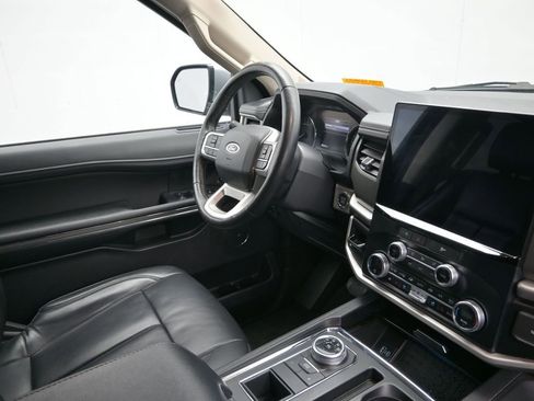 Used 2024 Ford Expedition Max XLT image 19