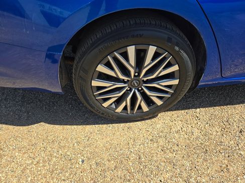 Used 2025 Nissan Altima 2.5 SV image 11