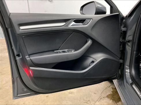 Used 2017 Audi A3 e-tron Premium image 24