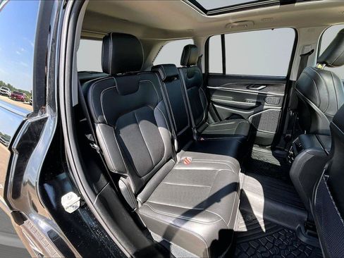 Used 2023 Jeep Grand Cherokee Limited w/ Luxury Tech Group II AWD/4WD image 28