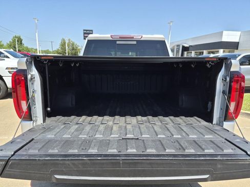 Used 2022 GMC Sierra 1500 AT4 w/ AT4 Preferred Package AWD/4WD image 9
