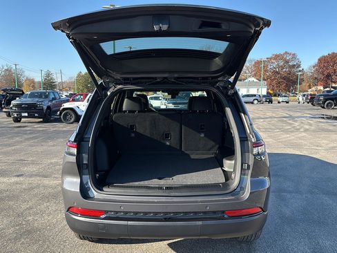 New 2025 Jeep Grand Cherokee Altitude image 16