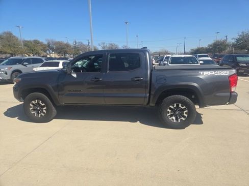 Used 2019 Toyota Tacoma TRD Off-Road w/ Technology Package image 5