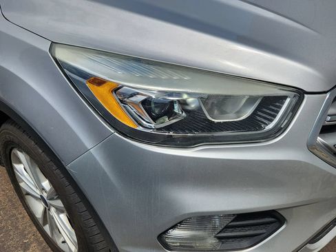 Used 2017 Ford Escape SE w/ Equipment Group 201A FWD image 3