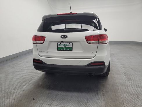Used 2018 Kia Sorento LX image 7