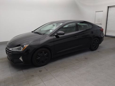 Used 2020 Hyundai Elantra SE image 2