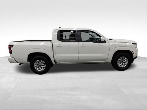 Used 2024 Nissan Frontier SV image 11