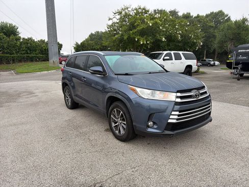 Used 2019 Toyota Highlander XLE FWD image 7