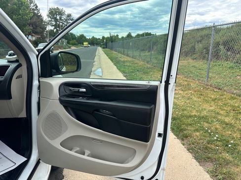 Used 2019 Dodge Grand Caravan SE image 19
