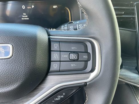 Used 2024 Jeep Wagoneer Series II w/ Flexible Seating Group AWD/4WD image 17