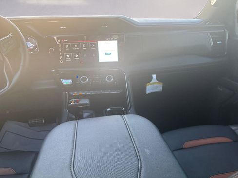 Used 2025 GMC Sierra 1500 AT4 w/ AT4 Premium Package image 11