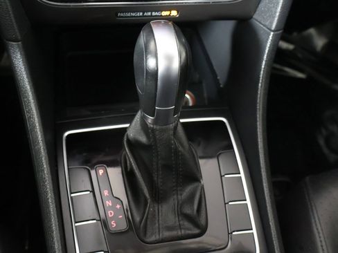 Used 2018 Volkswagen Passat 2.0T R-Line w/ R-Line Lighting Package image 44