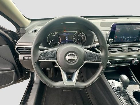 Used 2024 Nissan Altima 2.5 SV FWD image 12
