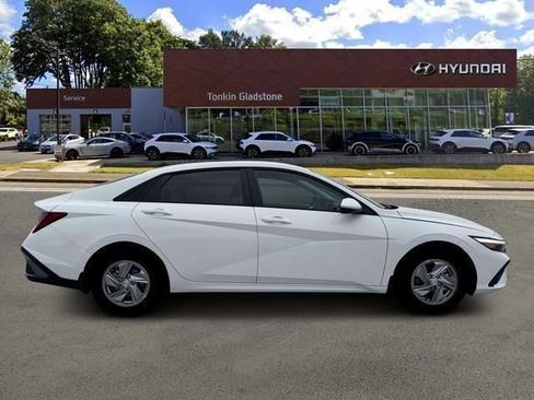 New 2026 Hyundai Elantra SE image 9