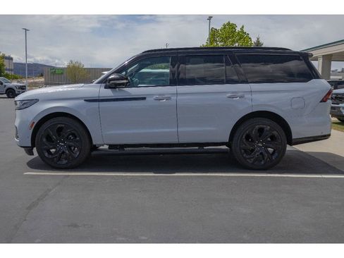 Used 2025 Lincoln Navigator Black Label AWD/4WD image 3