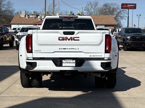 Used 2022 GMC Sierra 3500 Denali image 4