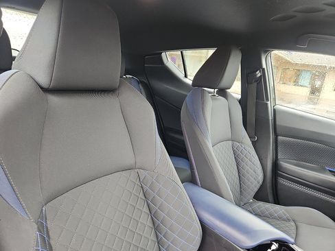 Used 2021 Toyota C-HR XLE FWD image 31